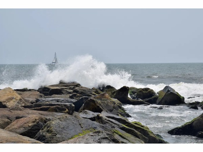 Tide fountains seawall ricocheted spectacular receding oncoming